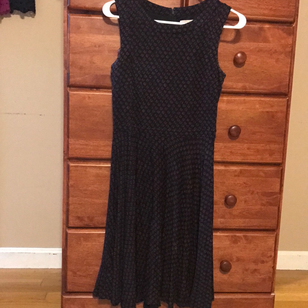 Dress-Loft brand. Navy with deep red design.